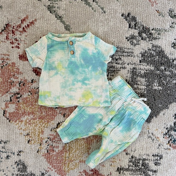Muslin Tie Dye Baby Outfit Set 0-3 Months Baby Boy Cat & Jack excellent like new - Picture 7 of 14